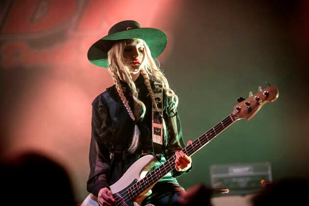 Eagles of Death Metal Oslo, Norway. 16th, May 2022. The American rock band Eagles of Death Metal performs a live concert at Sentrum Scene in Oslo. Here bass player Jennie Vee is seen live on stage. Oslo Norway Sentrum Scene  Copyright: xGonzalesxPhoto TerjexDokkenx