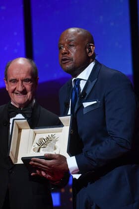 75eme Festival International du Film de Cannes. Ceremonie d ouverture. 75th International Cannes Film Festival. Opening ceremony 280250 2022-05-17 Cannes France Lescure, Pierre; Whitaker, Forest  Copyright: xSergexArnalx xStarfacex STAR_280250_018