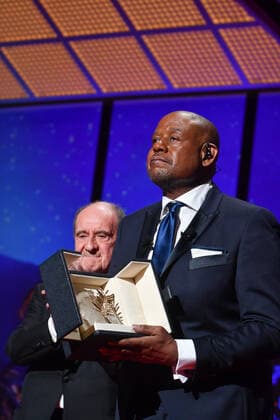 75eme Festival International du Film de Cannes. Ceremonie d ouverture. 75th International Cannes Film Festival. Opening ceremony 280250 2022-05-17 Cannes France Lescure, Pierre; Whitaker, Forest  Copyright: xSergexArnalx xStarfacex STAR_280250_019