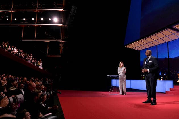 75eme Festival International du Film de Cannes. Ceremonie d ouverture. 75th International Cannes Film Festival. Opening ceremony 280250 2022-05-17 Cannes France Efira, Virginie; Whitaker, Forest  Copyright: xSergexArnalx xStarfacex STAR_280250_033
