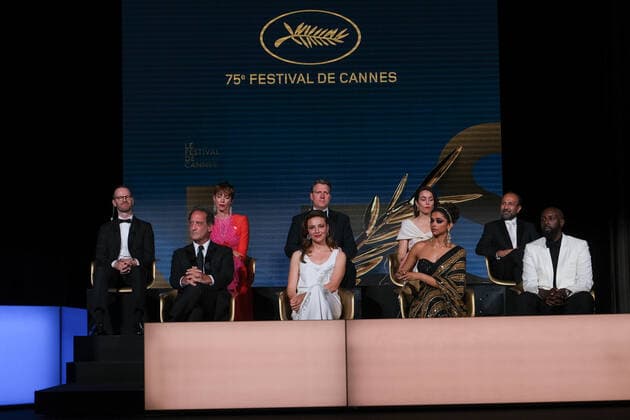 75eme Festival International du Film de Cannes. Ceremonie d ouverture. 75th International Cannes Film Festival. Opening ceremony 280250 2022-05-17 Cannes France Lindon, Vincent; Trinca, Jasmine; Hall, Rebecca; Rapace, Noomi; Padukone, Deepika; Farhadi, Asghar; Ly, Ladj; Nichols, Jeff; Trier, Joachim  Copyright: xSergexArnalx xStarfacex STAR_280250_039