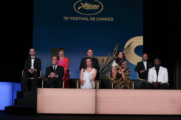 75eme Festival International du Film de Cannes. Ceremonie d ouverture. 75th International Cannes Film Festival. Opening ceremony 280250 2022-05-17 Cannes France Lindon, Vincent; Trinca, Jasmine; Hall, Rebecca; Rapace, Noomi; Padukone, Deepika; Farhadi, Asghar; Ly, Ladj; Nichols, Jeff; Trier, Joachim  Copyright: xSergexArnalx xStarfacex STAR_280250_040