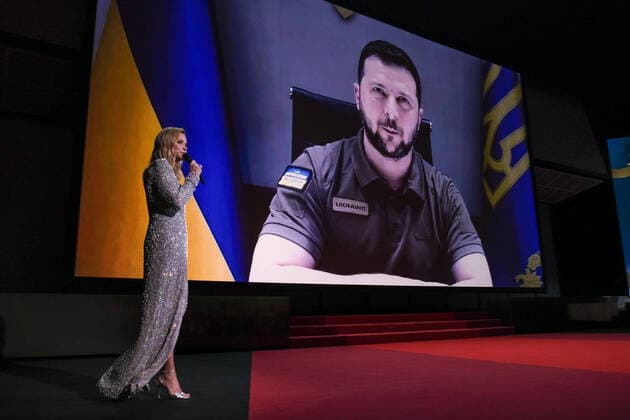 75eme Festival International du Film de Cannes. Ceremonie d ouverture. 75th International Cannes Film Festival. Opening ceremony 280250 2022-05-17 Cannes France Efira, Virginie; Zelensky, Volodymyr  Copyright: xSergexArnalx xStarfacex STAR_280250_059