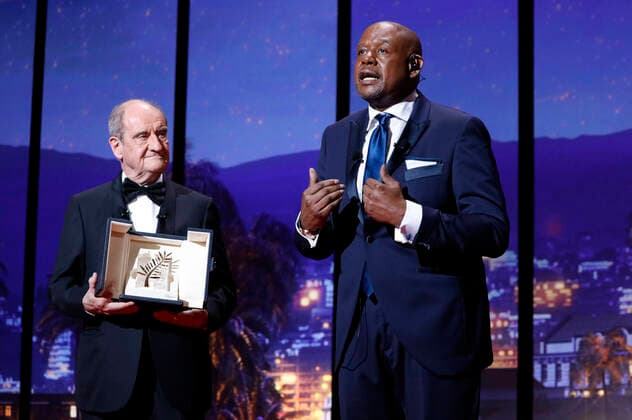 Pierre Lescure and Forest Whitaker at the Opening Ceremony with the awarding of the Palme dOr to Forest Whitaker for his lifetime achievement and the premiere of the feature film Coupez Final Cut at the Festival de Cannes 2022 75 Cannes International Film Festival at the Palais des Festivals Cannes, 17 05 2022. Foto:xD.xBedrosianx xFuturexImage