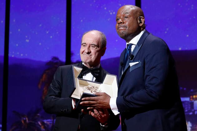 Pierre Lescure and Forest Whitaker at the Opening Ceremony with the awarding of the Palme dOr to Forest Whitaker for his lifetime achievement and the premiere of the feature film Coupez Final Cut at the Festival de Cannes 2022 75 Cannes International Film Festival at the Palais des Festivals Cannes, 17 05 2022. Foto:xD.xBedrosianx xFuturexImage