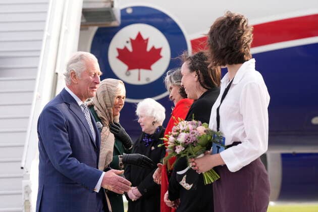 May 17, 2022, Ottawa, ON, Canada: Prince Charles and Camilla, Duchess of Cornwall are greeted as they arrive in Ottawa as part of a three-day Canadian tour, Tuesday, May 17, 2022. Ottawa Canada  - ZUMAc35_ 20220517_zaf_c35_220 Copyright: xPaulxChiassonx