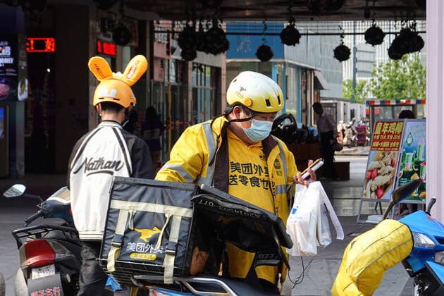 May 17, 2022, Changzhou, China: A delivery man, wearing a face mask and helmet, holds some takeaway drinks in his hand. According to China s economy is supposed to see improvement this month despite weak business data in April, and economic activities may rebound with a gradual recovery in household spending and strong fixed-investment support in the following months, officials and experts said on Monday. They said China s economy should gradually stabilize and recover, with improvement in some key economic indicators, better containment of COVID-19 outbreaks and stronger policy support. Changzhou China - ZUMAs197 20220517_zaa_s197_381 Copyright: xSheldonxCooperx