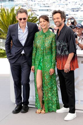 Michel Hazanavicius, Berenice Bejo and Romain Duris at the photocall for the feature film Coupez Final Cut at the Festival de Cannes 2022 75 Cannes International Film Festival at the Palais des Festivals Cannes, 18 05 2022. Foto:xS.xGabschx xFuturexImage