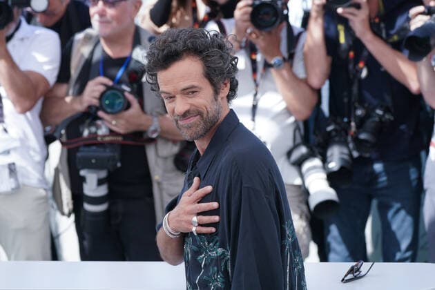 Romain Duris CELEBRITES : 75Ã me Festival de Cannes - Photocall du film Â« Coupez Â» - 18 05 2022 NorbertScanella Panoramic 
