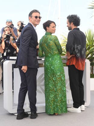 French actor director Michel Hazanavicious, actress Berenice Bejo and actor Romain Duris attend a photo call for Final Cut at Palais des Festivals at the 75th Cannes Film Festival, France on Wednesday, May 18, 2022.  CAN20220518102 RUNExHELLESTAD
