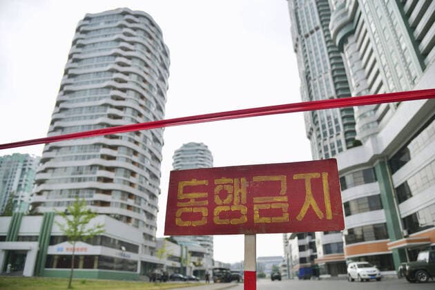 News Bilder des Tages Coronavirus in Nordkorea, Eindrücke aus Pjöngjang COVID fears in N. Korea A street is closed to traffic in Pyongyang, North Korea, on May 18, 2022, amid growing fears over the spread of COVID-19.  A14AA0001291135P