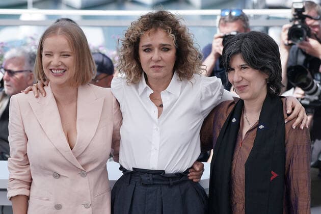 Joanna Kulig - Valeria Colino - Debra Granik CELEBRITES : 75Ã me Festival de Cannes - Photocall Jury Un Certain Regard - 18 05 2022 NorbertScanella Panoramic 