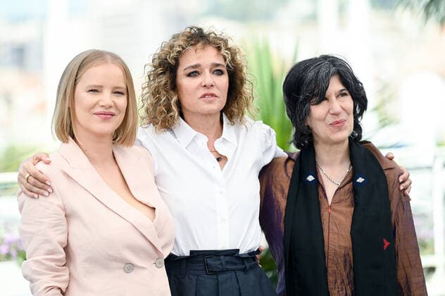 75eme Festival International du Film de Cannes. Photocall du jury Un Certain Regard. Festival de Cannes 2022 - The 75th annual Cannes film festival 2022 in Cannes - France - photocall of Jury un certain regard - Joanna Kulig; Valeria Golino; Debra Granik 280288 2022-05-18 Cannes France  Copyright: xLionelxGuericolas MPPx STAR_280288_001