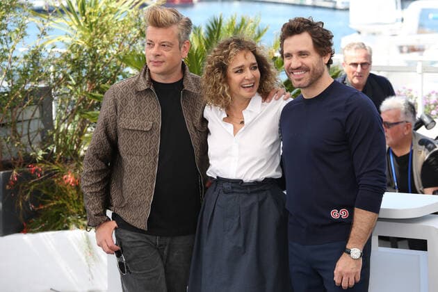 75eme Festival International du Film de Cannes. Photocall du jury Un Certain Regard. 75th Cannes Film Festival. Photocall of the jury Un certain regard . Benjamin Biolay, Valeria Golino and Edgar Ramirez. 280292 2022-05-18 Cannes France  Copyright: xIsabellexVautierx xStarfacex STAR_280292_006