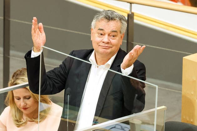 News Themen der Woche KW20 News Bilder des Tages 20220518 156te Sitzung des Nationalrates WIEN, OESTERREICH - MAI 18: Vizekanzler und Bundesminister fuer Kunst, Kultur, oeffentlichen Dienst und Sport Werner Kogler (GUeNE) bei 156te - Sitzung des Nationalrates im Parlament am 18. Mai 2022 in Wien, Oesterreich. 220518_SEPA_10_003 Copyright: xMichaelxIndrax SEPAxMedia
