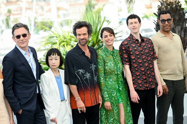 Festival de Cannes 2022 - The 75th annual Cannes film festival 2022 in Cannes - France - photocall of Coupez - Matilda Lutz; Michel Hazavanicius; Romain Duris; Berenice Bejo; Finnegan Oldfield 280287 2022-05-18 Cannes France  Copyright: xLionelxGuericolas MPPx STAR_280287_005