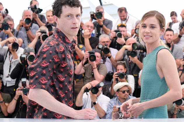 75eme Festival International du Film de Cannes. Photocall du film Coupez! 75th International Cannes Film Festival. Photocall with cast of Coupez! movie. 280293 2022-05-18 Cannes France Lutz, Matilda; Oldfield, Finnegan  Copyright: xSergexArnalx xStarfacex STAR_280293_033