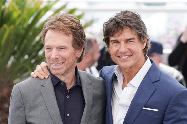 Jerry Bruckheimer - Tom Cruise CELEBRITES : 75Ã me Festival de Cannes - Photocall du film Â« Maverick Â» - 18 05 2022 NorbertScanella Panoramic 