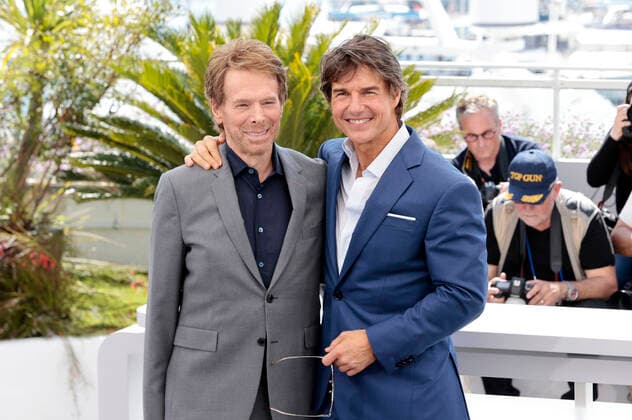 Jerry Bruckheimer and Tom Cruise at the photocall for the feature film Top Gun Maverick at the Festival de Cannes 2022 75 Cannes International Film Festival at the Palais des Festivals Cannes, 18 05 2022. Foto:xS.xGabschx xFuturexImage