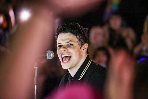 Yungblud gibt Konzert auf der Strasse Arco della Pace in Mailand Yungblud Performs In Concert In Milan Yungblud performs live on the street at Arco della Pace on May 17, 2022 in Milan, Italy Milan Italy  Copyright: xAlessandroxBremecx originalFilename: bremec-yungblud220517_npCFL.jpg