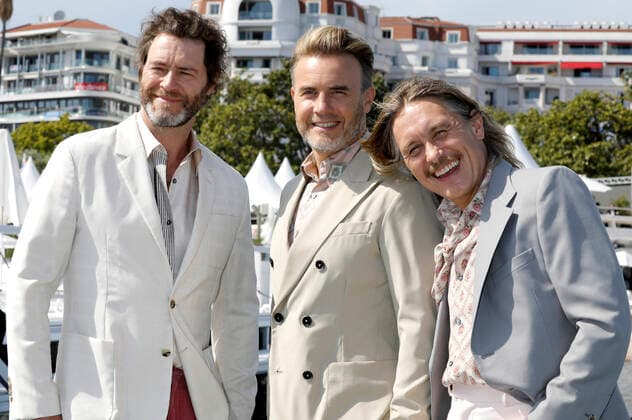 Howard Donald, Gary Barlow and Mark Owen at the photocall for the musical film Greatest Days at the Festival de Cannes 2022 75 International Film Festival at the Majestic Beach Pier Cannes, 18 05 2022. Foto:xD.xBedrosianx xFuturexImage