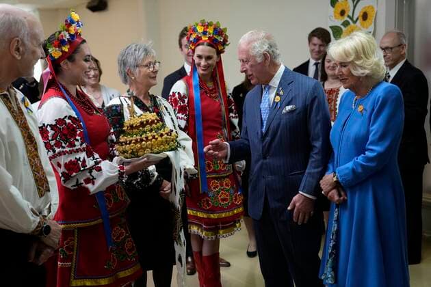 May 18, 2022, Ottawa, ON, Canada: Prince Charles and Camilla, Duchess of Cornwall, are presented with bread and salt during a visit to a Ukrainian church in Ottawa on their Canadian Royal Tour, Wednesday, May 18, 2022. Ottawa Canada  - ZUMAc35_ 20220518_zaf_c35_042 Copyright: xPaulxChiassonx