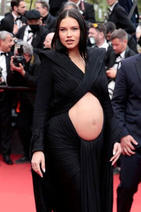 Adriana Lima at the premiere of the feature film Top Gun Maverick at the Festival de Cannes 2022 75 Cannes International Film Festival at the Palais des Festivals Cannes, 18 05 2022. Foto:xS.xGabschx xFuturexImage