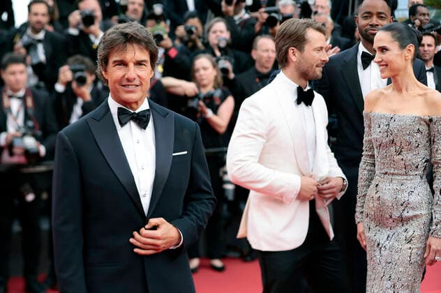 Tom Cruise, Glen Powell and Jennifer Connelly at the premiere of the feature film Top Gun Maverick at the Festival de Cannes 2022 75 Cannes International Film Festival at the Palais des Festivals Cannes, 18 05 2022. Foto:xS.xGabschx xFuturexImage