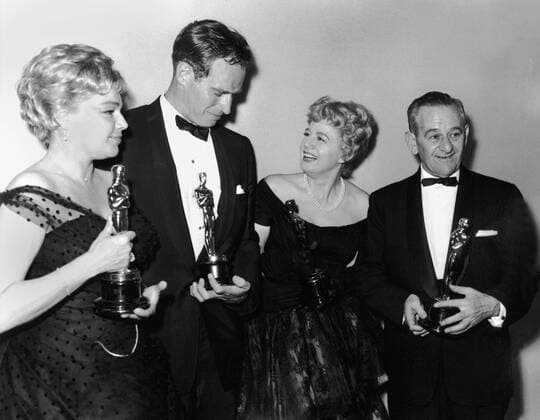 Simone Signoret, Charlton Heston, Shelley Winters, William Wyler, 32nd Academy Awards -1960. File Reference 34145-826THA  Copyright: xCPCx 34145-826THA