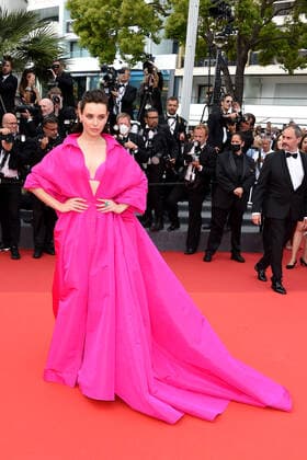Cannes 2022 - 75Â° Festival Internazionale del cinema, Prima Serata, Red Carpet del film Top Gun: Maverick. Nella foto il Cast Katherine Langford  Copyright: xAlbertoxTerenghix xipa-agency.nex xVenezia2020x