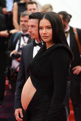 75th Cannes Film Festival 2022, red carpet Top Gun: Maverick Pictured: Adriana Lima  Copyright: xManuelexMangiarottix xipa-agencyx xVeneziax2020x