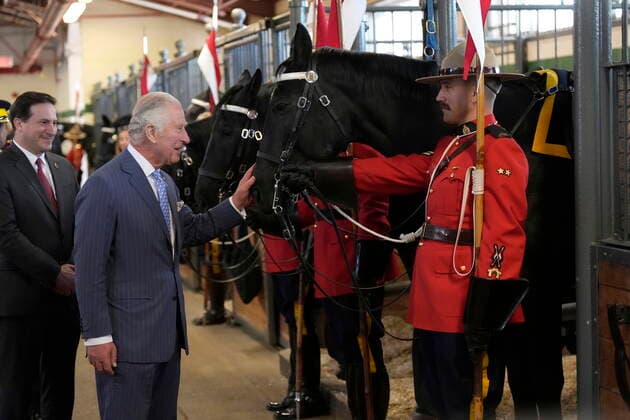 May 18, 2022, Ottawa, ON, Canada: Prince Charles pats a horse, part of the RCMP Musical Ride, in Ottawa on the Canadian Royal Tour, Wednesday, May 18, 2022. Ottawa Canada  - ZUMAc35_ 20220518_zaf_c35_094 Copyright: xPaulxChiassonx