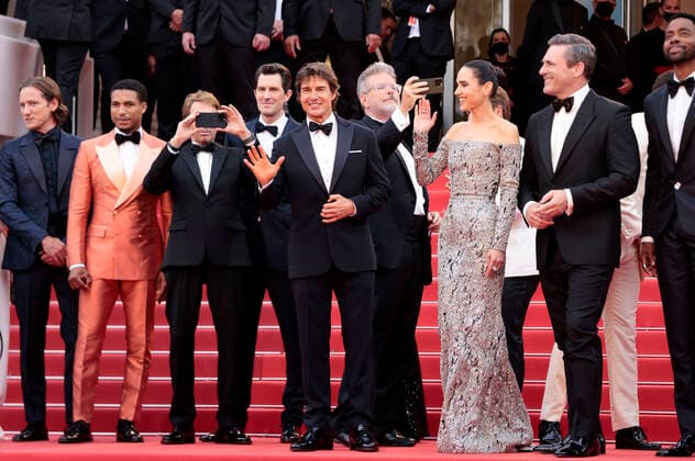 Lewis Pullman, Greg Tarzan Davis, Jerry Bruckheimer, Joseph Kosinski, Tom Cruise, Christopher McQuarrie, Jennifer Connelly, Jon Hamm and Jay Ellis at the premiere of the feature film Top Gun Maverick at the Festival de Cannes 2022 75 Cannes International Film Festival at the Palais des Festivals Cannes, 18 05 2022. Foto:xS.xGabschx xFuturexImage