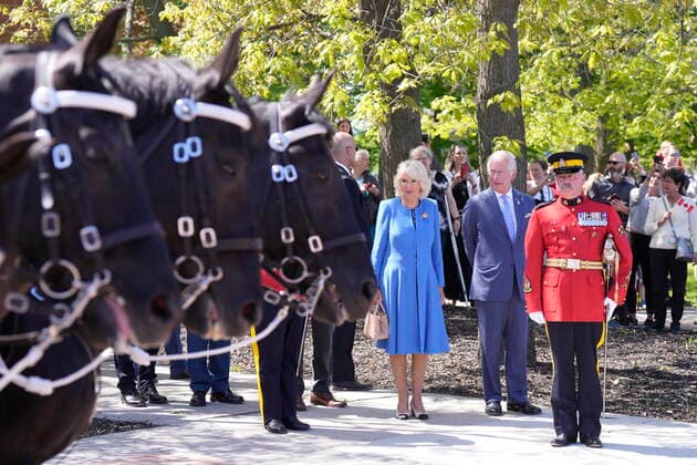 May 18, 2022, Ottawa, ON, Canada: Prince Charles and Camilla, Duchess of Cornwall, inspect members of the RCMP Musical Ride, in Ottawa on their Canadian Royal Tour, Wednesday, May 18, 2022. Ottawa Canada - ZUMAc35_ 20220518_zaf_c35_095 Copyright: xPaulxChiassonx