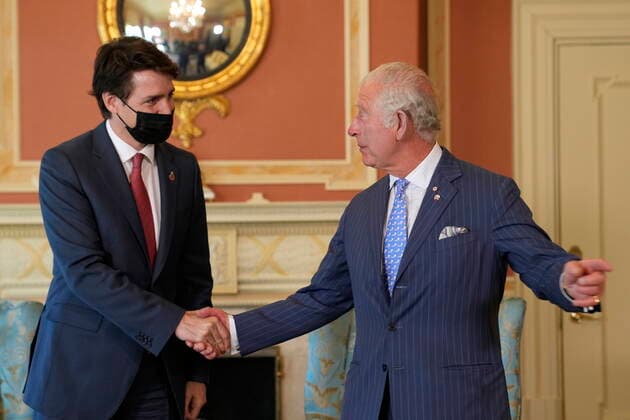 May 18, 2022, Ottawa, ON, Canada: Prince Charles shakes hands with Prime Minister Justin Trudeau during a bilateral meeting at Government House in Ottawa on the Canadian Royal Tour, Wednesday, May 18, 2022. Ottawa Canada  - ZUMAc35_ 20220518_zaf_c35_120 Copyright: xPaulxChiassonx