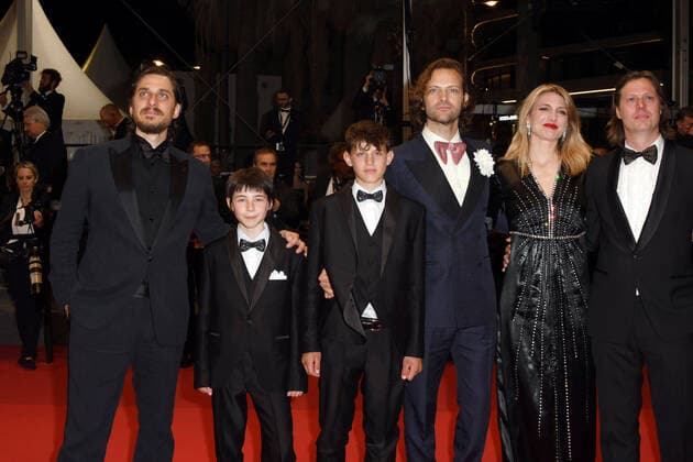 75th Cannes Film Festival 2022, red carpet Le Otto Montagne. Pictured: Luca Marinelli, Lupo Barbiero, Felix van Groeningen, Charlotte Vandermeersch, Alessandro Borghi, Cristiano Sassella  Copyright: xManuelexMangiarottix xipa-agencyx xVeneziax2020x