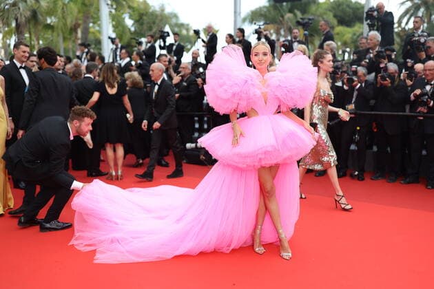 75eme Festival International du Film de Cannes. Montée des marches du film d?ouverture «Top Gun: Maverick». 75th International Cannes Film Festival. Opening with Red carpet of « Top Gun: Maverick» movie. 280309 0000-00-00 Cannes France  Copyright: xTerencexBaelenx STAR_280309_096