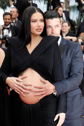 Adriana Lima with life partner Andre Lemmers at the premiere of the feature film Top Gun Maverick at the Festival de Cannes 2022 75 Cannes International Film Festival at the Palais des Festivals Cannes, 18 05 2022. Foto:xD.xBedrosianx xFuturexImage