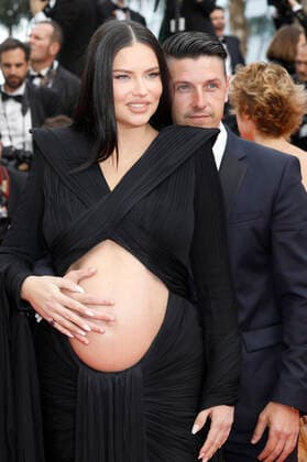 Adriana Lima with life partner Andre Lemmers at the premiere of the feature film Top Gun Maverick at the Festival de Cannes 2022 75 Cannes International Film Festival at the Palais des Festivals Cannes, 18 05 2022. Foto:xD.xBedrosianx xFuturexImage