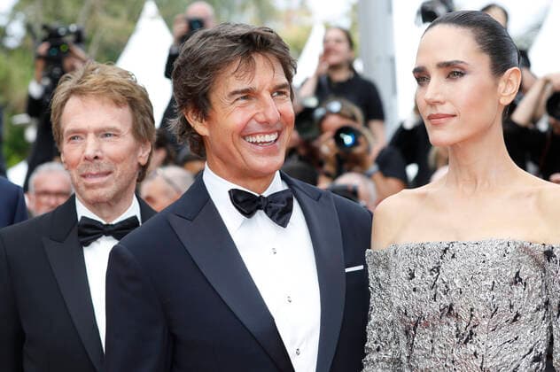 Jerry Bruckheimer, Tom Cruise and Jennifer Connelly at the premiere of the feature film Top Gun Maverick at the Festival de Cannes 2022 75 Cannes International Film Festival at the Palais des Festivals Cannes, 18 05 2022. Foto:xD.xBedrosianx xFuturexImage