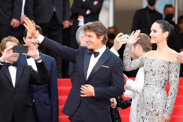 Jerry Bruckheimer, Tom Cruise and Jennifer Connelly at the premiere of the feature film Top Gun Maverick at the Festival de Cannes 2022 75 Cannes International Film Festival at the Palais des Festivals Cannes, 18 05 2022. Foto:xD.xBedrosianx xFuturexImage