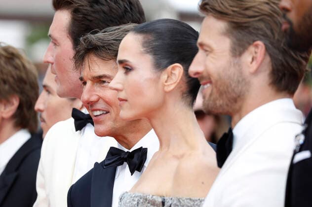 Miles Teller, Tom Cruise, Jennifer Connelly and Glen Powell at the premiere of the feature film Top Gun Maverick at the Festival de Cannes 2022 75 Cannes International Film Festival at the Palais des Festivals Cannes, 18 05 2022. Foto:xD.xBedrosianx xFuturexImage