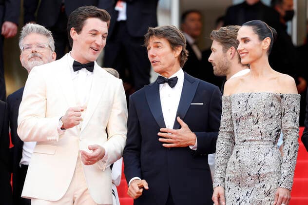 Christopher McQuarrie, Miles Telles, Tom Cruise, Glen Powell and Jennifer Connelly at the premiere of the feature film Top Gun Maverick at the Festival de Cannes 2022 75 Cannes International Film Festival at the Palais des Festivals Cannes, 18 05 2022. Foto:xD.xBedrosianx xFuturexImage
