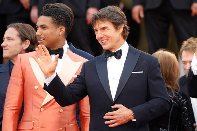 Greg Tarzan Davis and Tom Cruise at the premiere of the feature film Top Gun Maverick at the Festival de Cannes 2022 75 Cannes International Film Festival at the Palais des Festivals Cannes, 18 05 2022. Foto:xD.xBedrosianx xFuturexImage