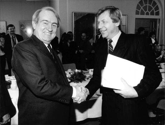 Johannes Rau und Eberhard Diepgen Die Abbildung zeigt den Ministerpräsident Johannes Rau (links) mit dem regierenden Bürgermeister von Berlin, Eberhard Diepgen beim Treffen der Ministerpräsidenten in Bonn., Copyright: SvenxSimon Nur redaktionelle Nutzung. Editorial usage only. UnitedArchivesIMS_3193397F EDITORIAL USE ONLY