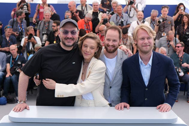 75eme Festival International du Film de Cannes. Photocall du film Tchaikovski s Wife . 75eme Festival International du Film de Cannes. Photocall du film Tchaikovski s Wife . Festival de Cannes 2022 - The 75th annual Cannes film festival 2022 in Cannes - France - photocall of Tchaikovski s Wife 280342 2022-05-19 Cannes France Mikhailova, Alena; Serebrennikov, Kirill; Biron, Odin  Copyright: xSergexArnalx xStarfacex STAR_280342_034