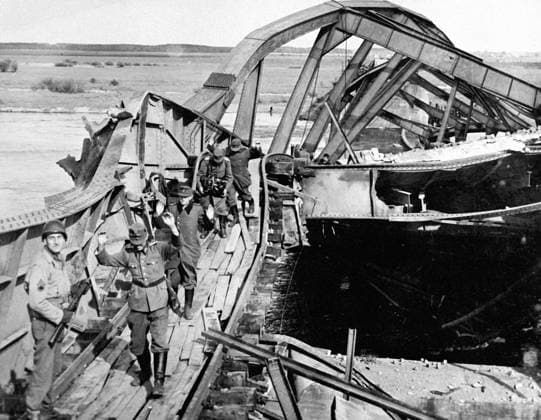 German flee advancing Russians troops -Elbe River-April 29,1945 German soldiers hold hands up in surrender April 29,1945, as they cross a narrow plank path on a wrecked bridge spanning the Elbe River in the Tangermunde area of Germany. Copyright: xPhoto12 Coll-DITE USISx DIT01037_074