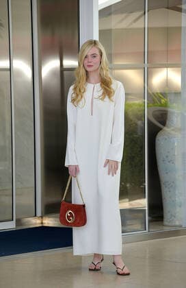 75th Cannes Film Festival 2022, Celebrity Sightings,Day . Pictured75th Cannes film festival 2022, Elle Fanning esce dall Hotel Martinez e fa una passeggiata sulla Croisette  Copyright: xCannesx2022x xipa-agency.netx xVenezia2020x