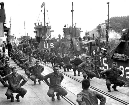 GI s of the assault troops limber up aboard a landing craft prior to their departure for France (June 6, 1944) U.S soldiers of the assault troops limber up aboard a landing craft prior their departure for the invasion coast (England) June 6, 1944 Copyright: xPhoto12 Coll-DITE USISx DIT01047_079