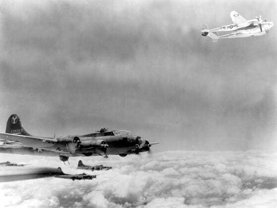 B-17 and P-38 over Blackhammer (Germany), July 7,1944. A damaged P-38 Lightning and B-17 Flying Fortresses after aerial bombing of Blackhammer (Germany), July 7,1944. Copyright: xPhoto12 Coll-DITE USISx DIT01068_176